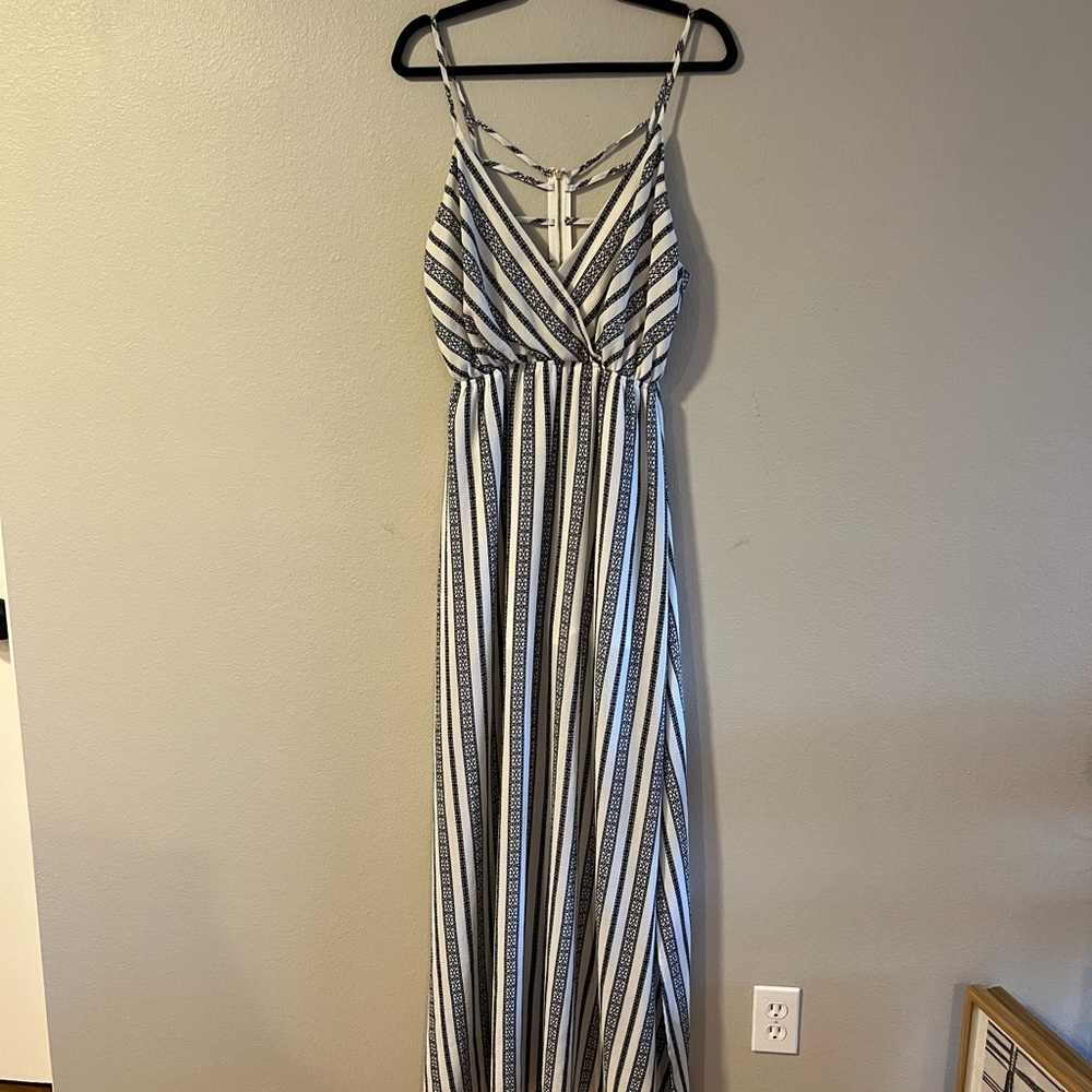 Windsor Black and White Sleeveless Maxi Sundress